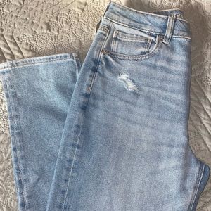 AMERICAN EAGLE MOM JEANS